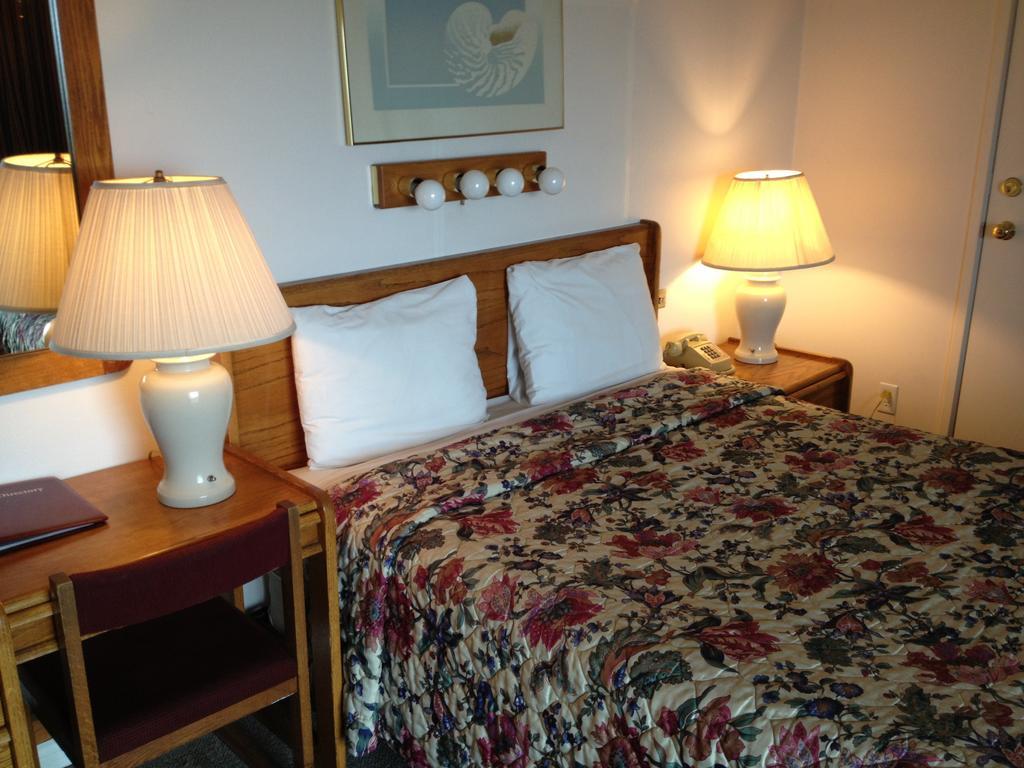 Cozy Cove Beachfront Resort Inn 林肯市 外观 照片