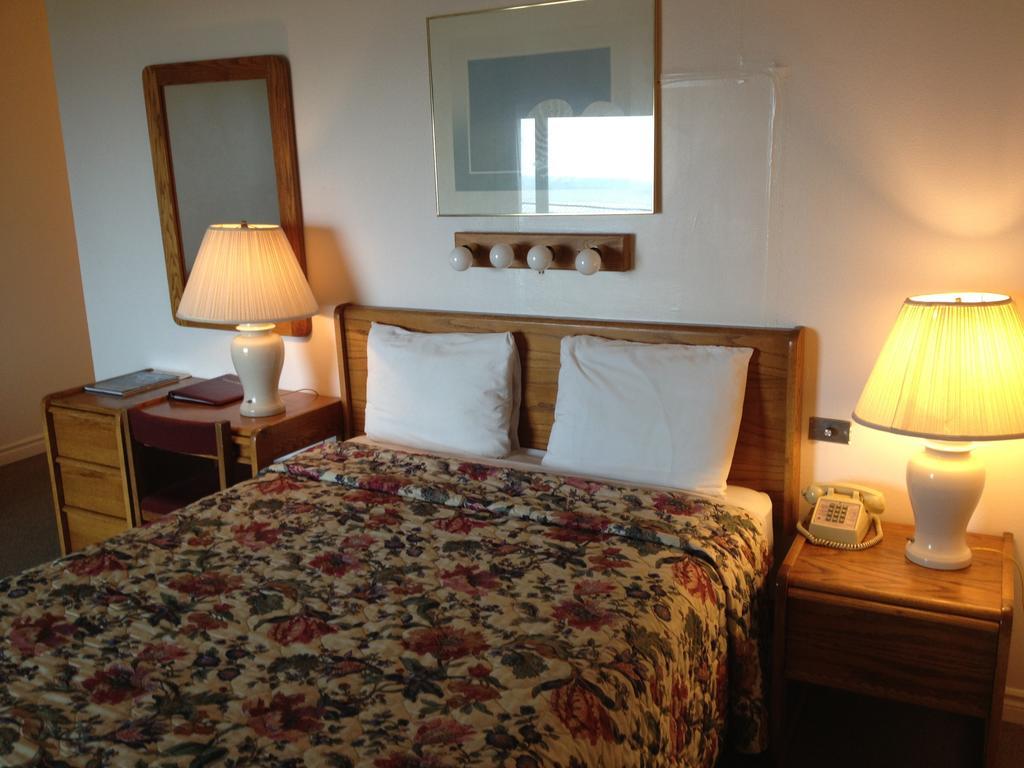 Cozy Cove Beachfront Resort Inn 林肯市 外观 照片
